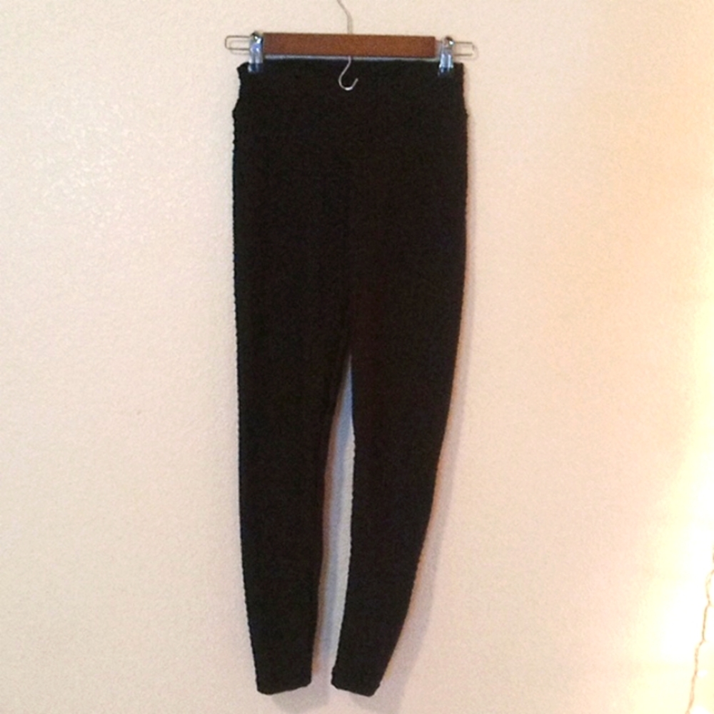 Famous TikTok butt scrunch leggings!